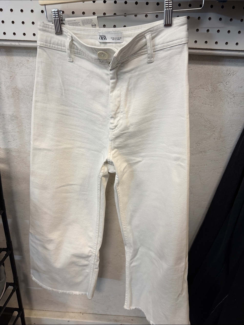 Zara Women’s Off-White Relaxed Crop Jeans